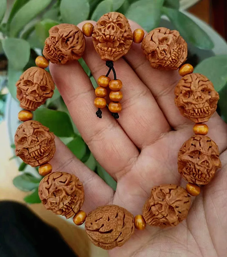 Olive core bracelet semi-handmade skull walnut carving Taohu men and women wenwan walnut bracelet
