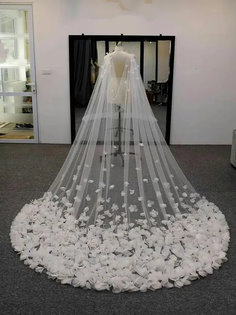 Velos de boda elegantes Retro, capa con apliques florales 3D