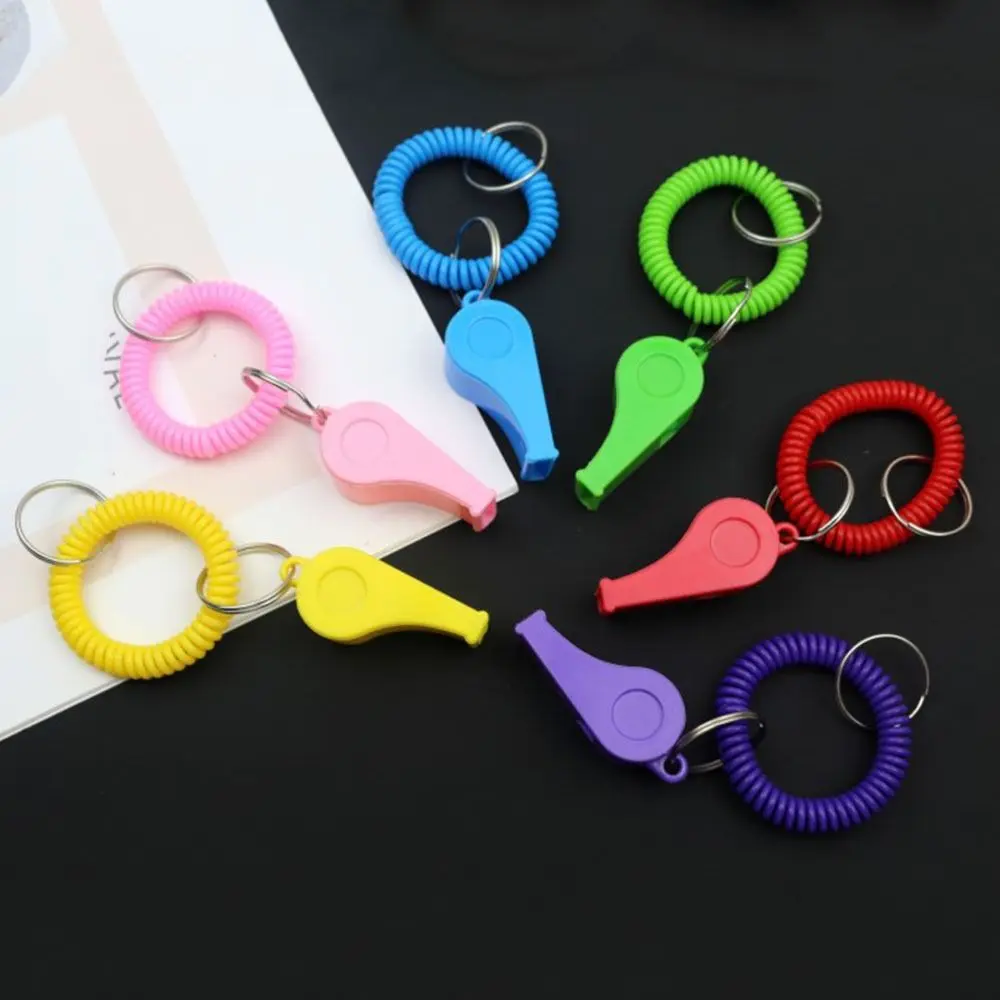 10Pcs 시끄럽고 선명한 사운드 스프링 손목 밴드 휘슬 다채로운 플라스틱 스포츠 휘슬 내구성 비상 심판 휘슬 스포츠 훈련