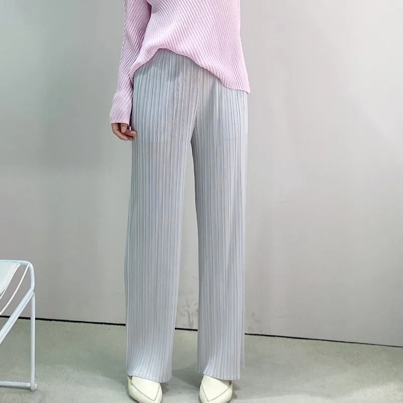 Брюки женские прямые плиссированные с завышенной талией