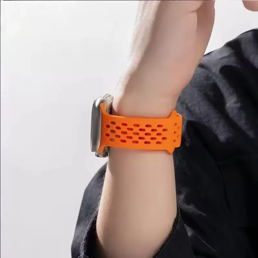 รูปสินค้า สายซิลิโคน Apple Watch ยืดหยุ่น ระบายอากาศดี สำหรับทุกรุ่น