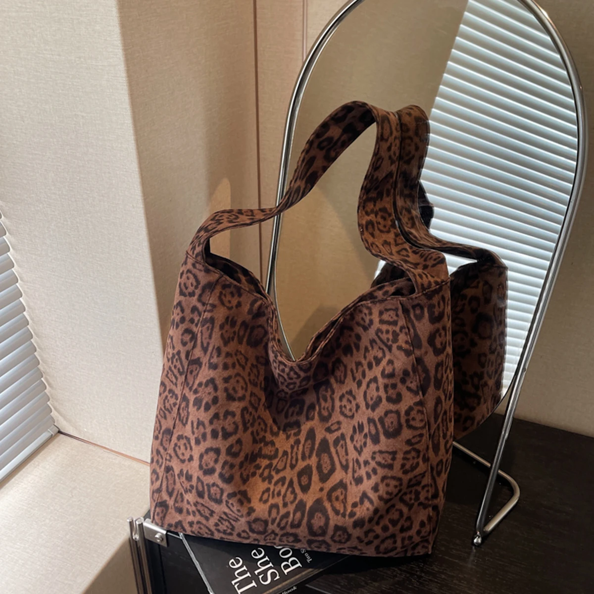 Tote Bag for Women 2025 New Large-Capacity Retro Commuter Vacation Travel Bag Single Shoulder Handbag Suede Leopard Print Autumn and Winter Student
