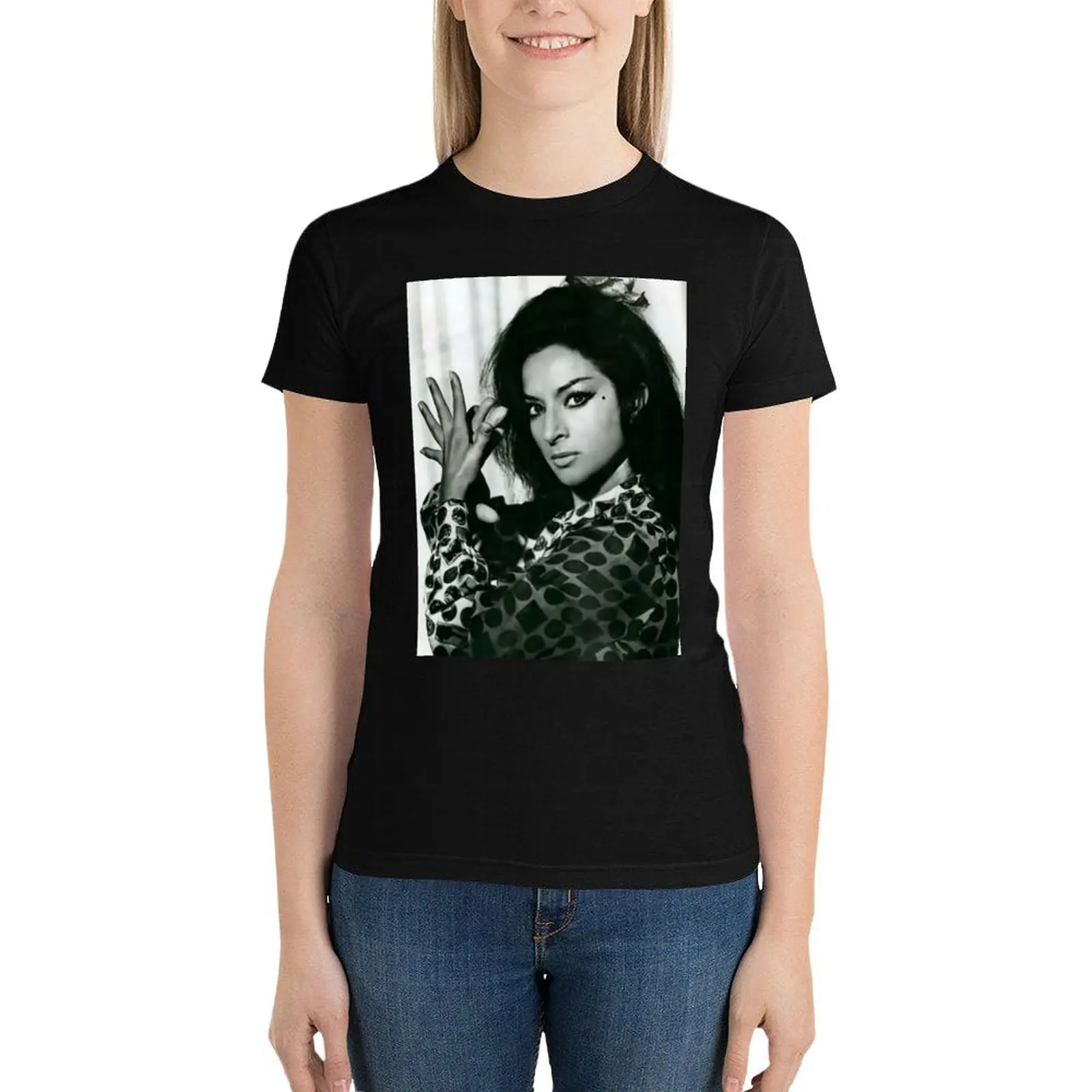 

Lola Flores T-Shirt female plus size tops graphics funny Women clothing
