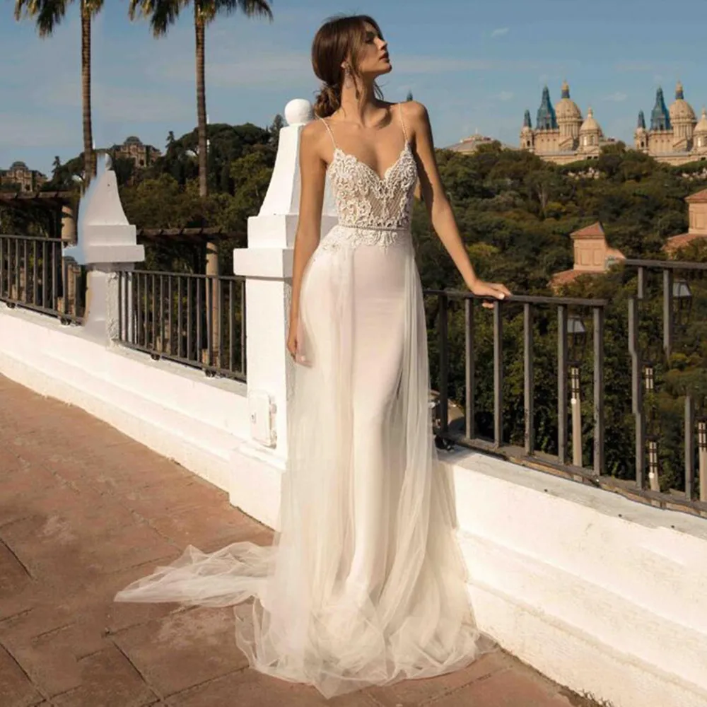 

Boho Lace Applique A-Line Wedding Dresses Spaghetti Strap Sleeveless Tulle Beach Bridal Gown Backless Court Train Robe De Mariée