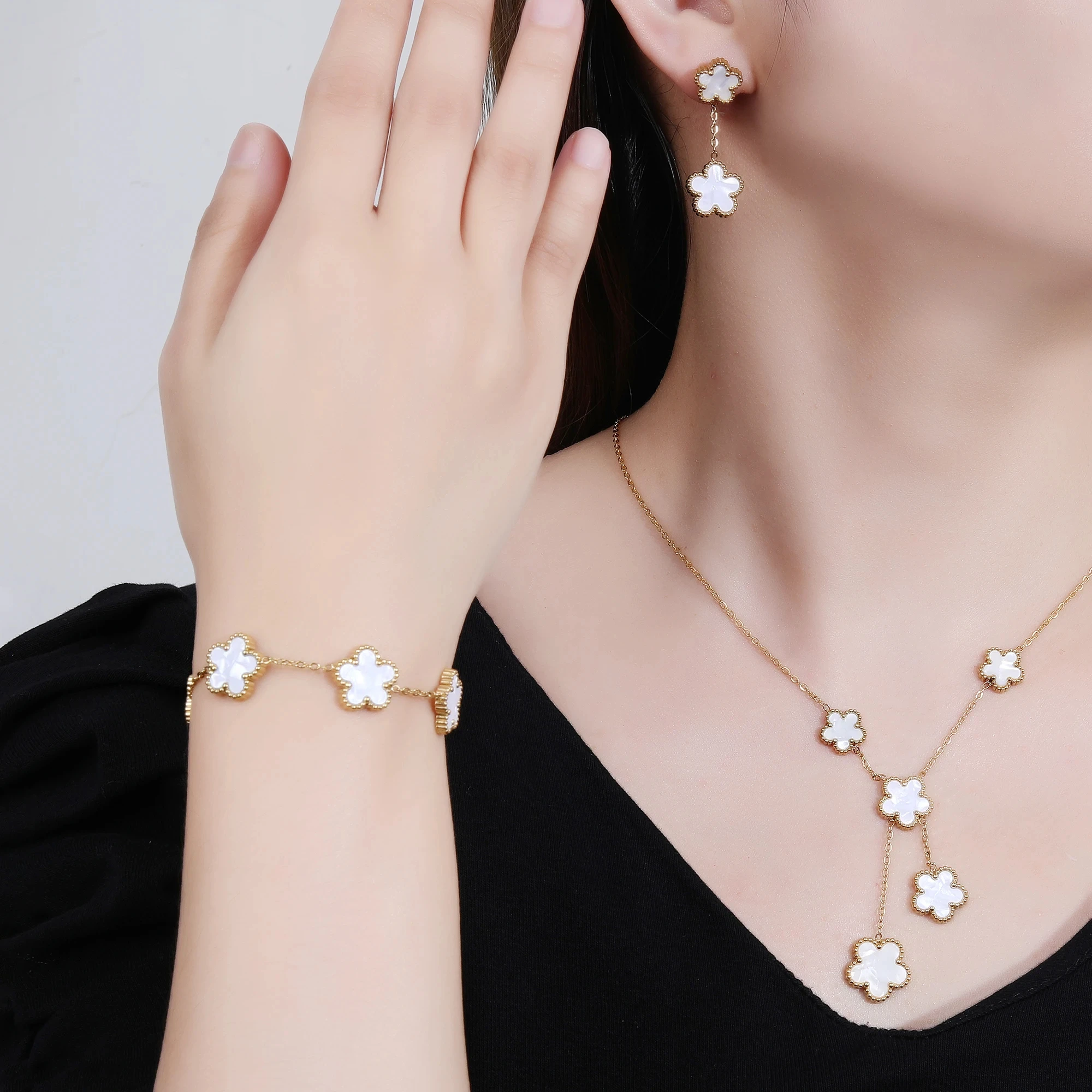 Popular clover clover stainless steel bracelet necklace earrings jewelry set luxury ladies high quality party jewelry gifts