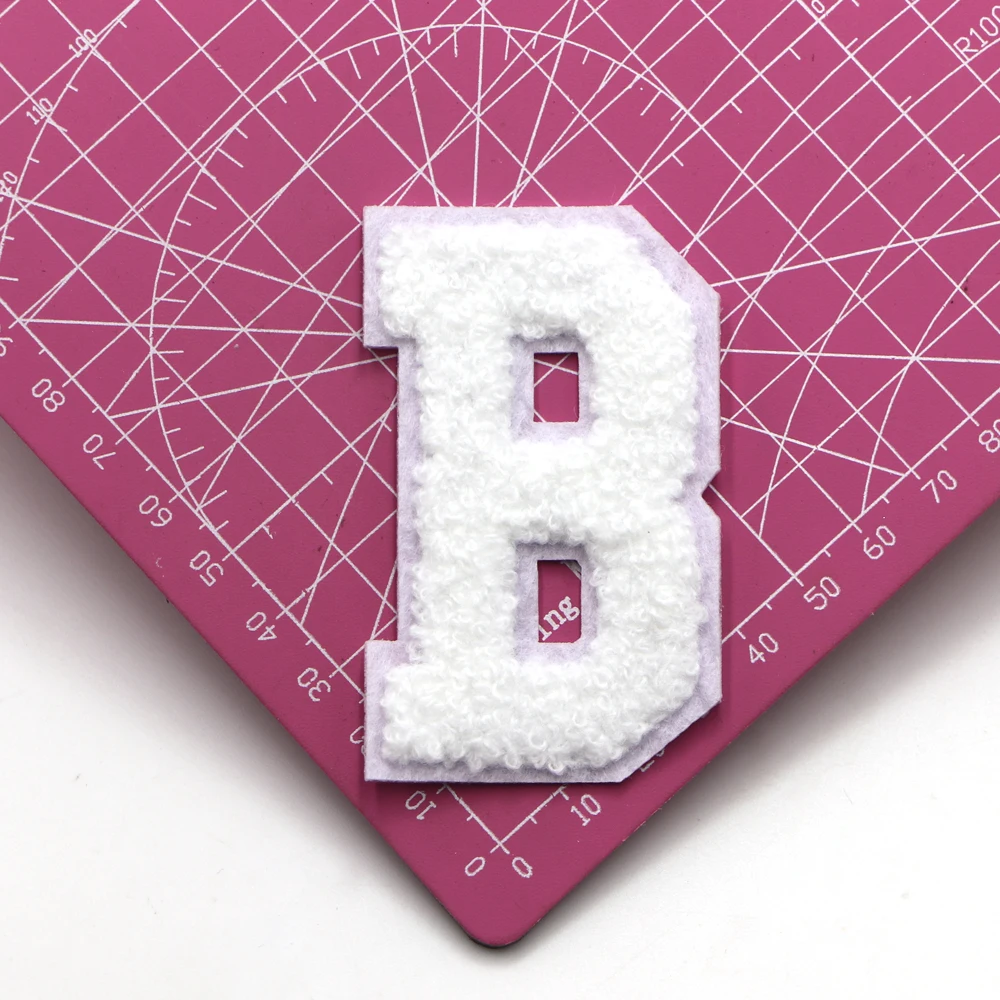 1PC weiße Chenille-Buchstaben-Aufnäher zum Aufbügeln, Chenille-Aufnäher, A-Z-Aufnäher, bestickter Aufnäher, Aufnäher für Kleidungsname – Detail 4