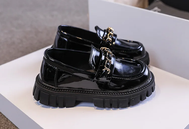 2025 für Kinder, Plattform, schwarzes Lackleder, Kette, modisch, für Jungen und Mädchen, flache Schuhe, vier Jahreszeiten, elegant, 26–36, Kinderschuh – Detail 17
