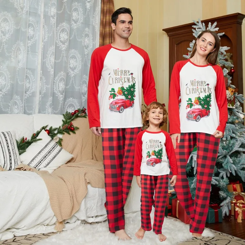 Рисунок 2 - Рождественская пижама с принтом;