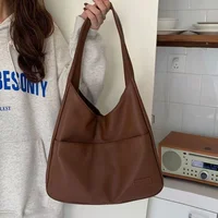 Sac fourre-tout de grande capacité, nouveau sac à bandoulière simple en cuir noir pour femmes, sac à bandoulière simple à la mode et polyvalent 6