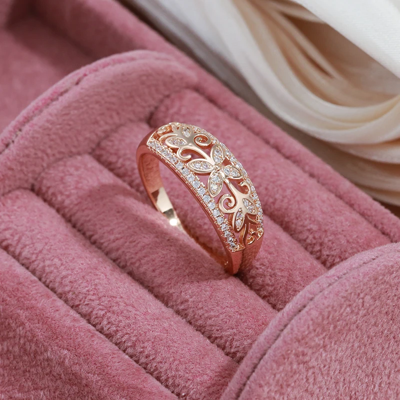 Anillo femenino flor pavimentada en oro rosa con circonia