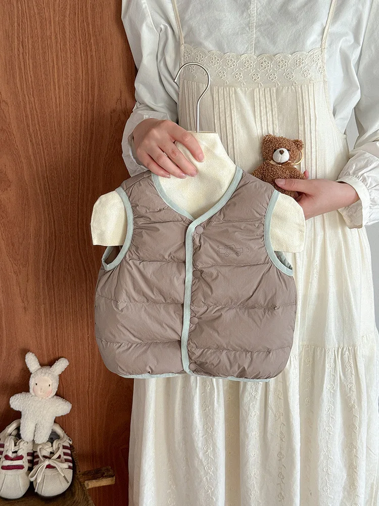  가을 겨울 신상 따뜻한 옷 남아용 화이트 덕 다운 조끼  남아용 가벼운 다운 민소매 재킷 a클래스