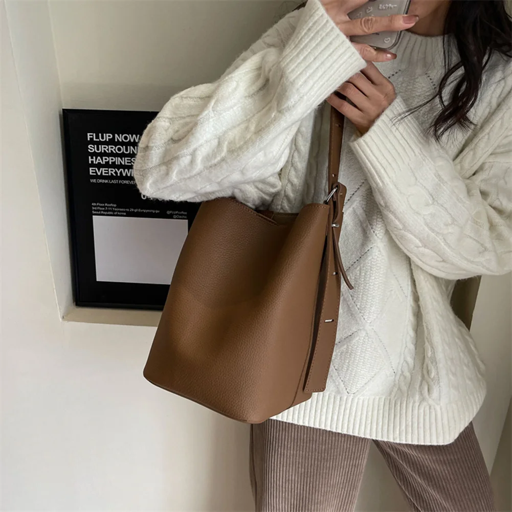 Retro Bucket Bag Women 2023 New Advanced Texture Commuter Shoulder