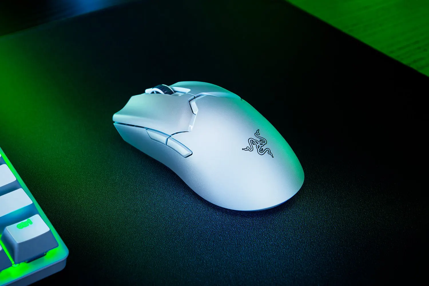 Razer Viper V2 Pro - Ultra-lightweight Wireless Gaming Mouse - White -  Micro Center