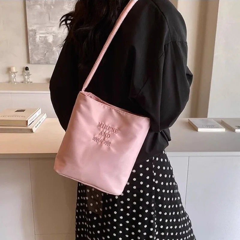

High Quality Handbag Women's New Fashionable Casual Versatile Underarm Bag Niche Solid Color Shoulder Bags Tote Commuting Bag