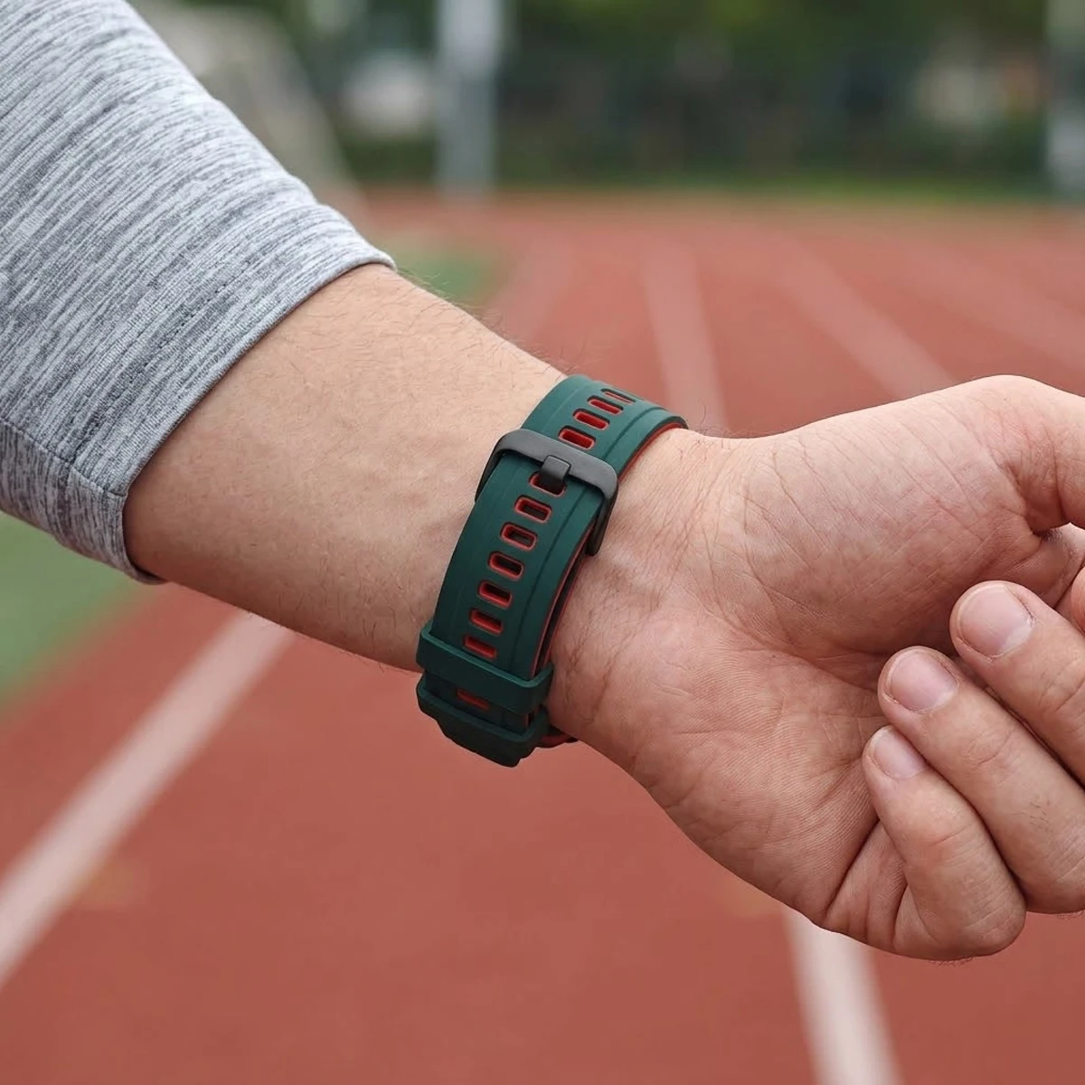 Breathable Waterproof Sport Strap Bracelet - Universal Smartwatch Accessory