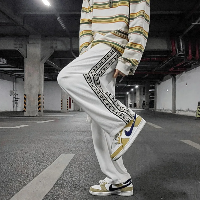 Рисунок 3 - Повседневные брюки на шнуровке