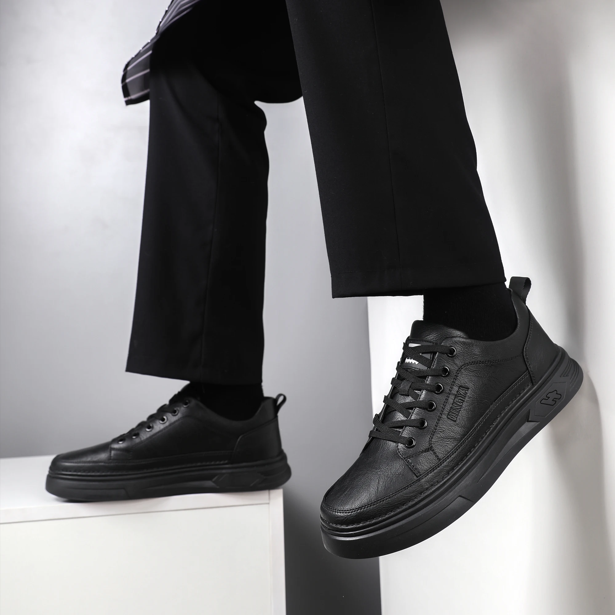Non-slip Four-season Models Men's Chef Shoes Women's Lightweight Breathable Waterproof Oilproof Work Shoes Wear-resistant