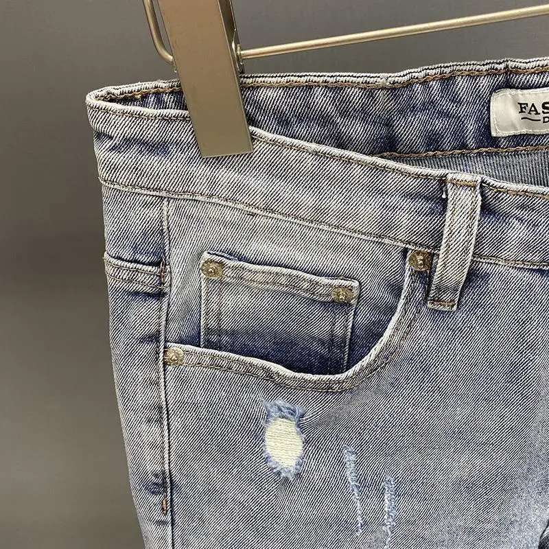 Summer Fashion Men Shorts Knee Length Casual Jeans for Summer Korean Style Straight Distressed Designer Ripped Holes Short Jeans