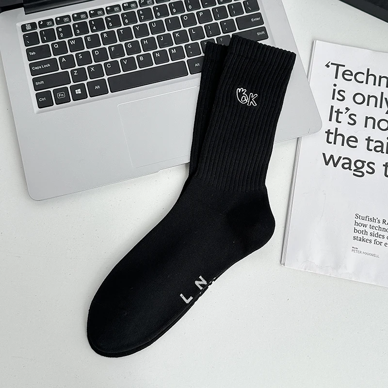 Men's Socks New Embroidery Fashion Solid Color Simple Basic Long Socks For Man Casual Sweat Absorption Cotton Socks Breathable