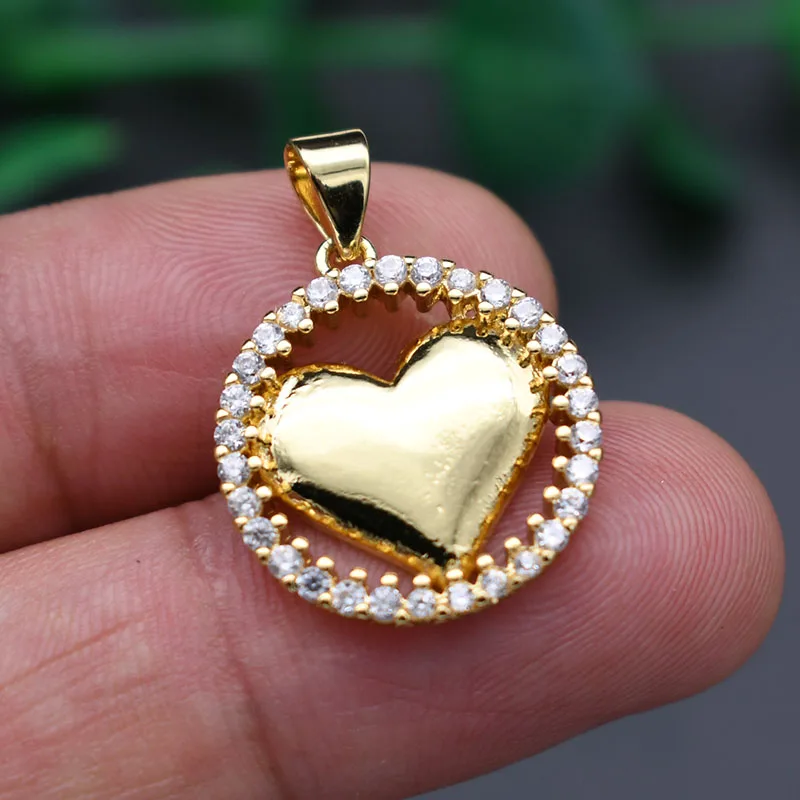 

Jewelry Makinfg Supplies Color Remian Gold Plated CZ Paved Metal Heart Round Pendant Charms for Women Necklace