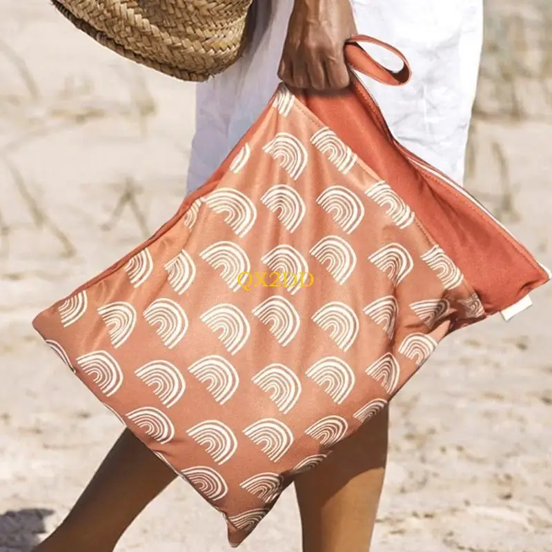  천 기저귀 보관을위한 QX2D 건식 젖은 가방 방수 기저귀 가방 스냅 교수형 가방