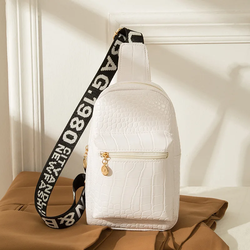 Women New Chest Bag Leisure Sports Travel Chest Bag Shoulder Messenger Men and Women with The Same Style