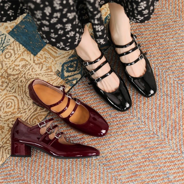 Ladies' black patent low-heeled shoes - KeeShoes