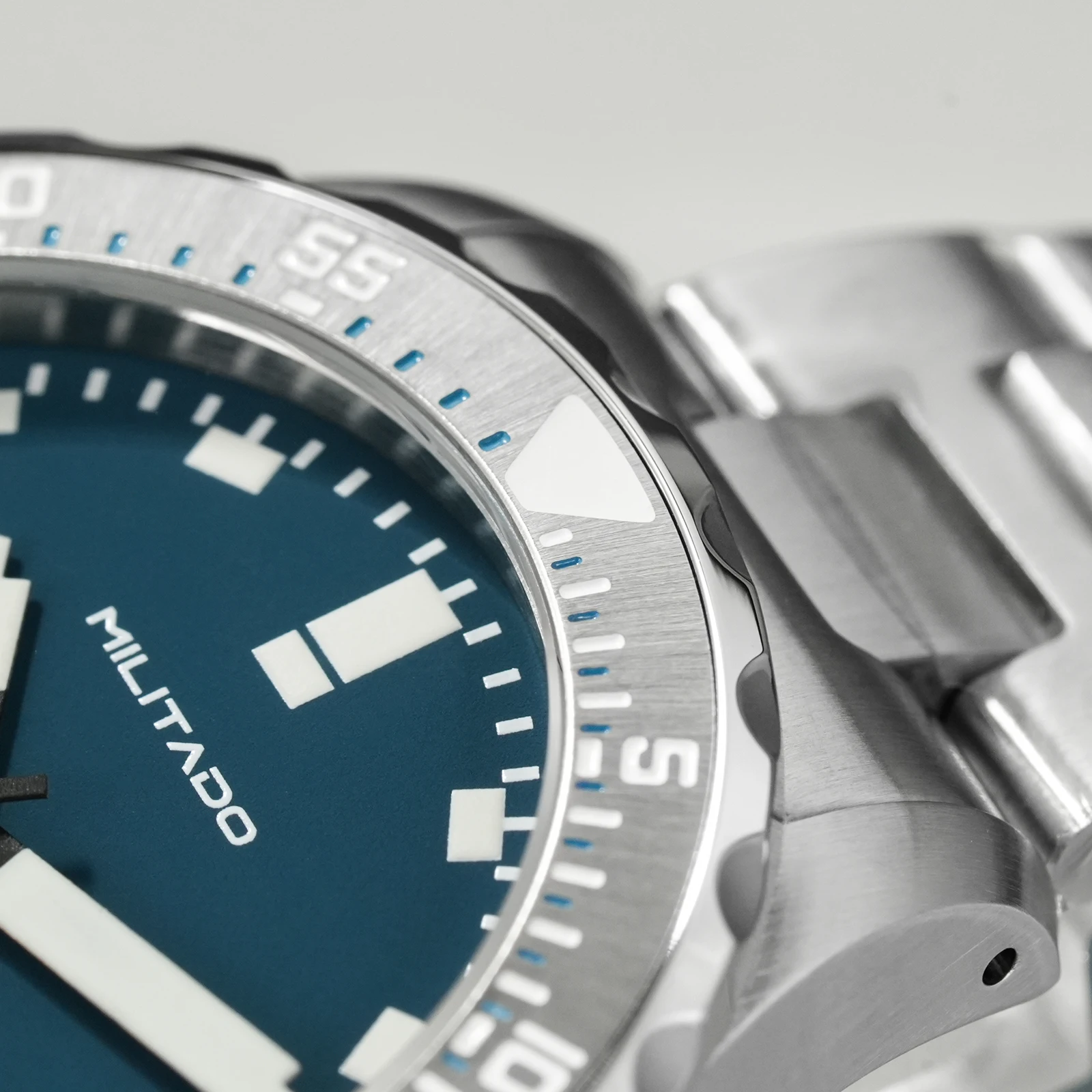 Militado ML20 Automatic Mechanical Watch | 39mm Luxury 200M Dive Watch