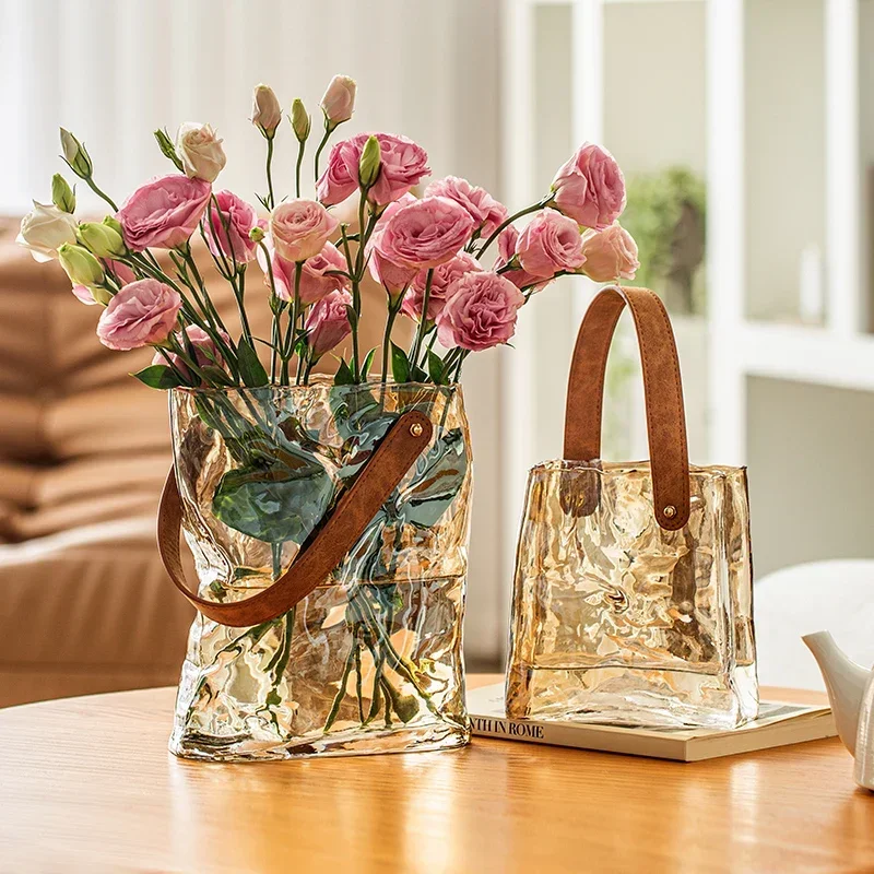 装飾的なガラスの花瓶,リビングルームの透明な花の組み合わせ,創造性