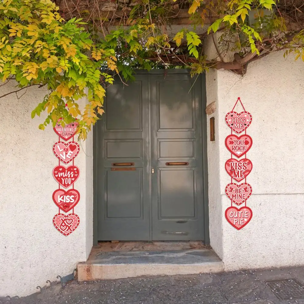 

Heart-shaped Valentine Day Signs Valentine's Day Red Heart Door Sign Decoration Love Heart Front Door Hanger Ornament for Home