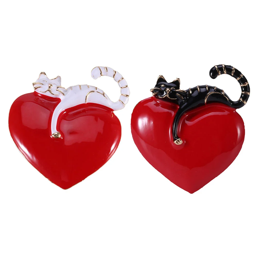 

2pcs Heart Cat Brooch Cartoon DIY Kitten Pin Badges Romantic Brooch Alloy Pin Badges Novelty Lapel Pin for Banquet Valentines