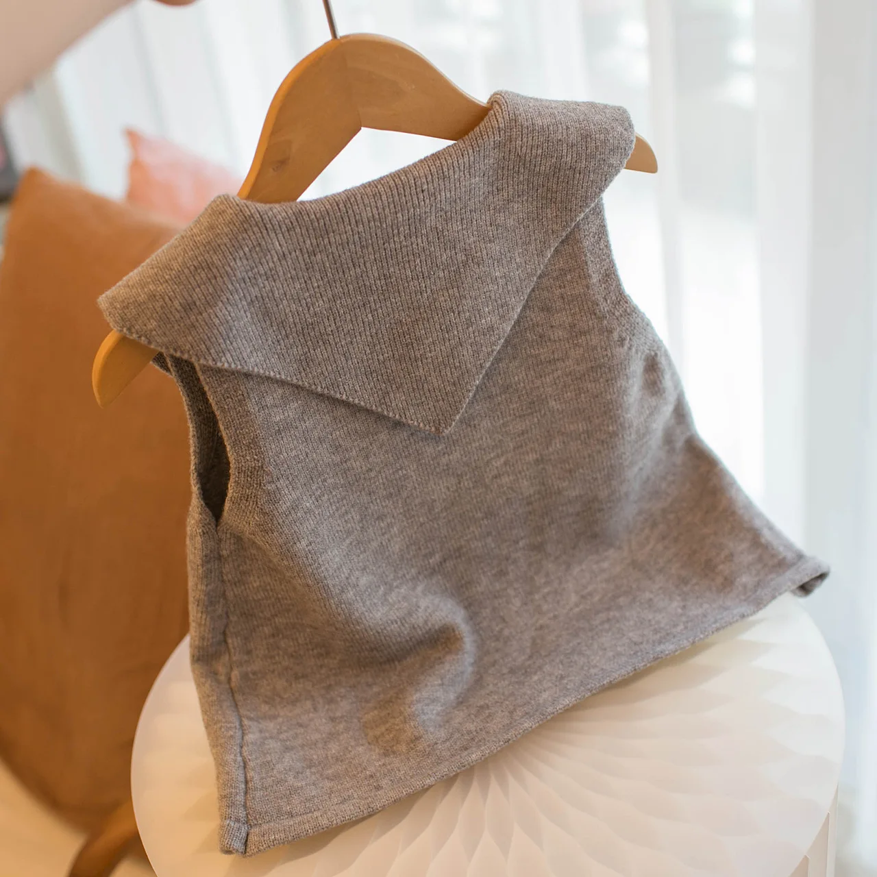 2026 새로운 봄 소녀 니트 조끼 고양이 포켓 피터팬 칼라 스웨터 보라색 민소매 부드러운 아동복