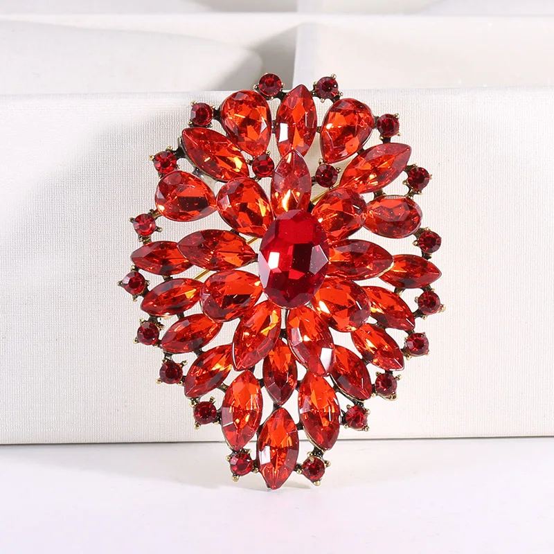 KIZQYN Broche Femme Broche Fleur Broche Strass Cristal Costume Bijoux Vêtements Femmes Broche Cristal Vêtements Broche Élégante (Color : Gold