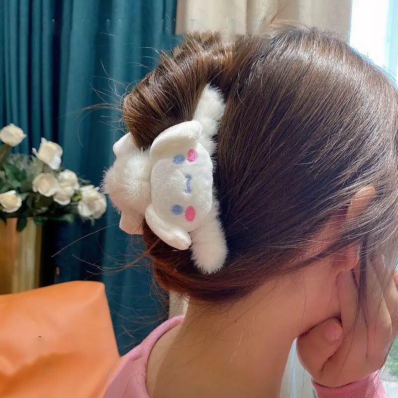 

Заколка для волос Sanrios Cinnamoroll Pompompurin, милый зажим для волос в стиле аниме Kuromi My Melody, мультяшная кукла, плюшевая Шпилька, аксессуар, головной уб...