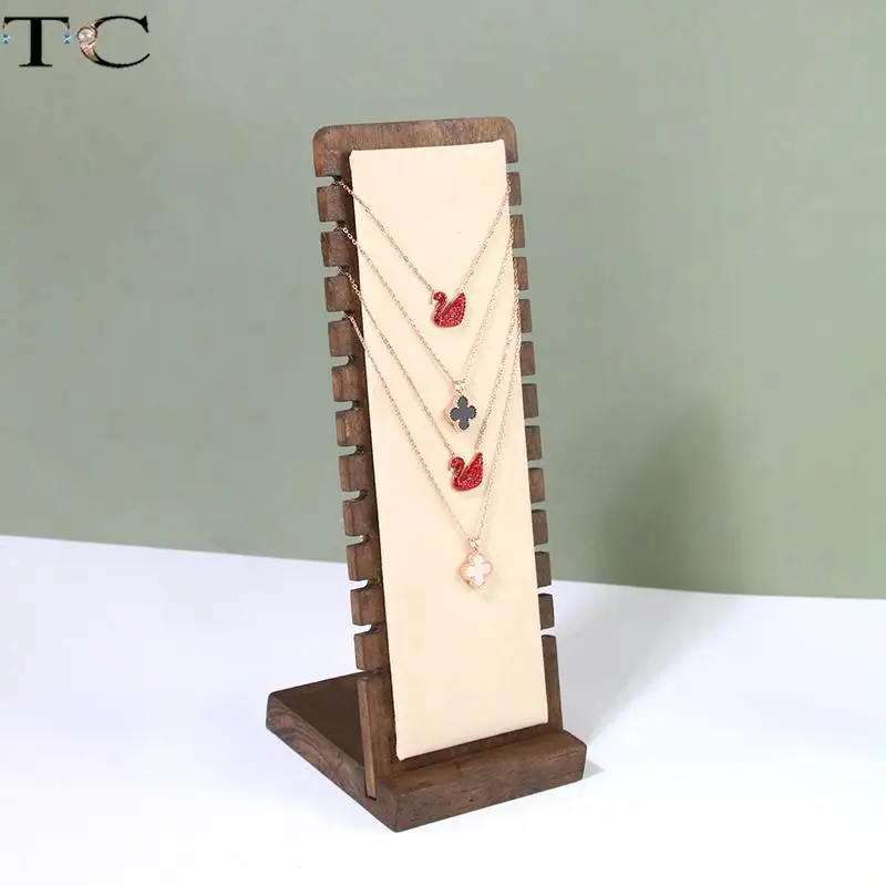 Рисунок 4 - Вешалка для демонстрации ювелирных изделий из ореха