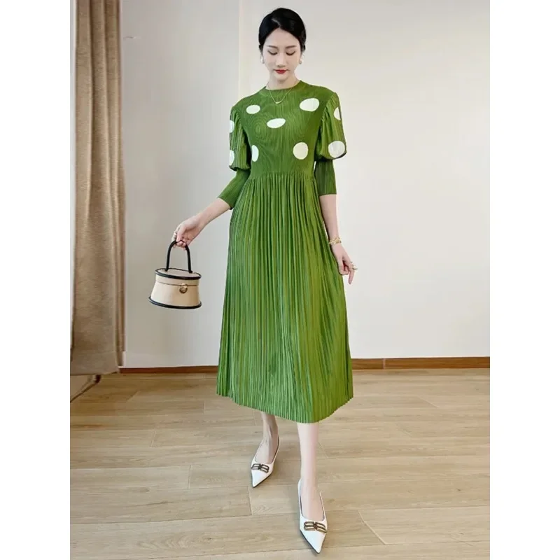 

Miyake Pleated Polka Dot Dress Fashion O-Neck Three-quarter Sleeve Casual Mid-length Dresses 2024 New Female Clothing