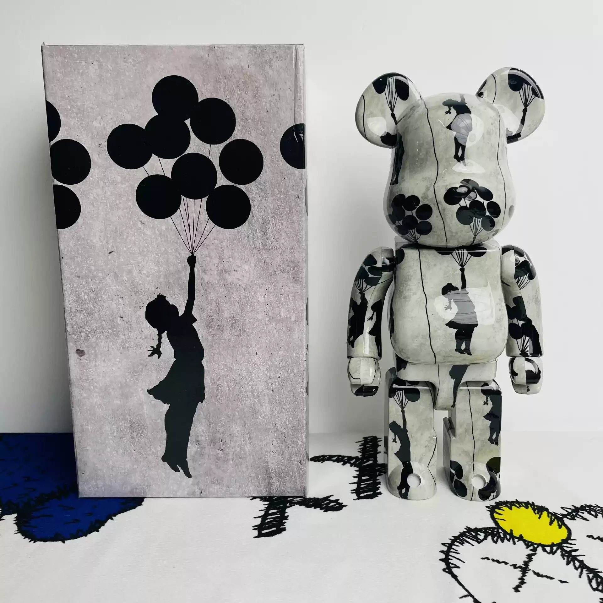 

Bearbrick Banksy Balloon Girl Building Block Bear 400% 28cm Fashion Doll Violence Bear Doll Ornament Gifts For Valentine's Day