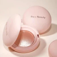 Rare Beauty Soft Pinch Luminous Powder Blush : Couleur aérienne, sans démarcation, soyeuse, facile à estomper, à poser et à diffuser pour un effet plus doux 4