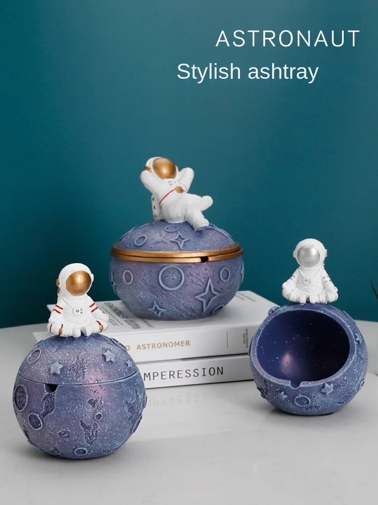 

Creative personality ashtray trend fashion anti fly ash with cover household living room office astronaut large ashtray