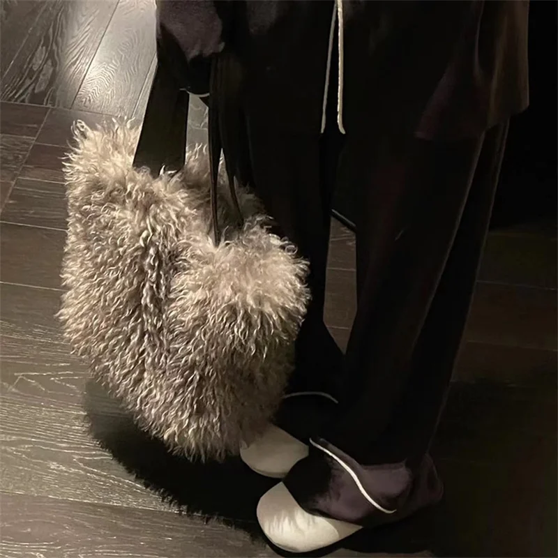 

Winter Luxury Plush Bag Women's Soft And Comfortable Beach Sheep Fur Straw Bag Large Capacity Casual Fur Handbag