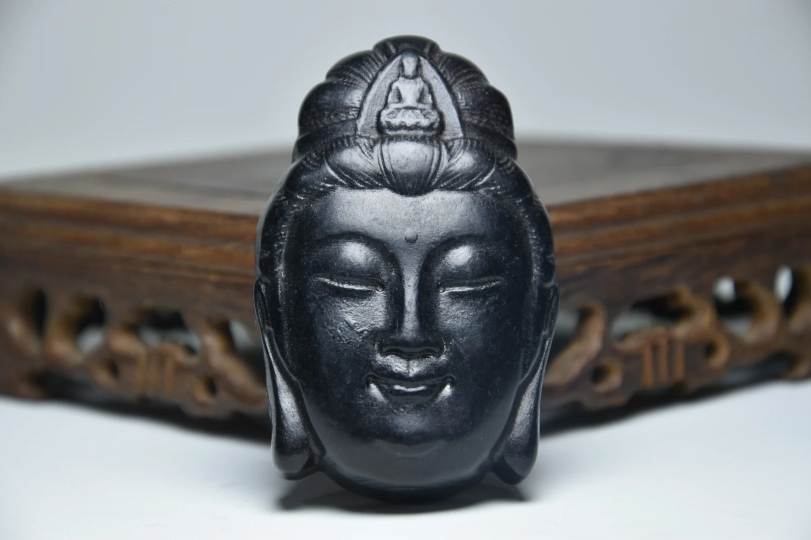 

China Hongshan Culture Magnetic Black Iron Meteorite Sculpture Lucky“ Guanyin”Necklace/Waist Tag Home Decoration