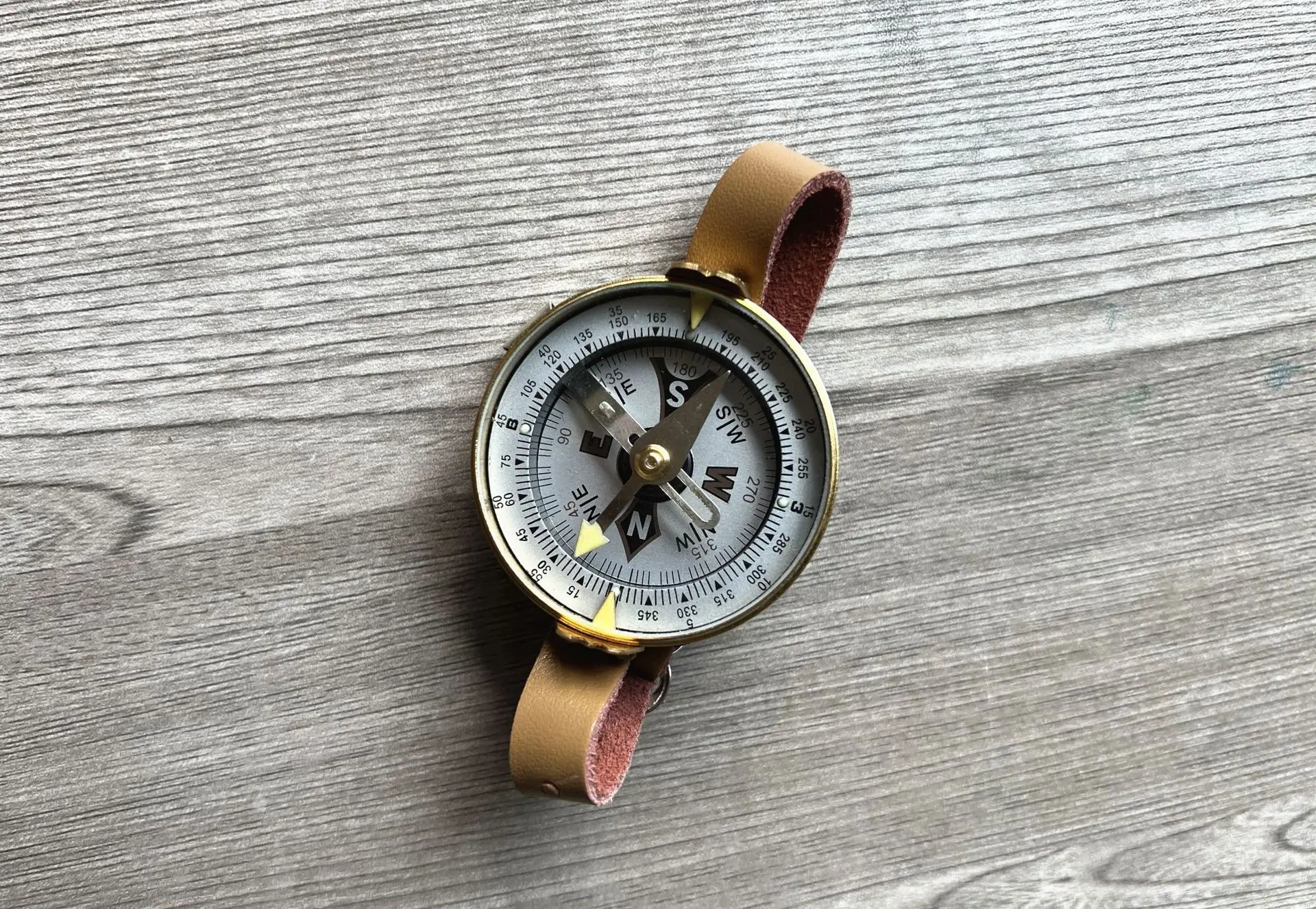 Description Picture 4 of itemOutdoor High Quality Wristwatch Compass Hiking Mountaineering Waterproof With Luminous Compass Portable Survival Tools Fine Gift