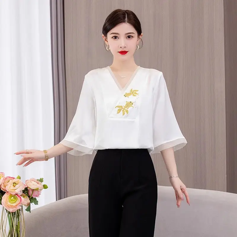 

2023 Fashion Embroidery Chinese Style Tops Han Element Cross Collar Temperament Shirt Women's 3/4 Sleeve V-Neck Blouse Z1907