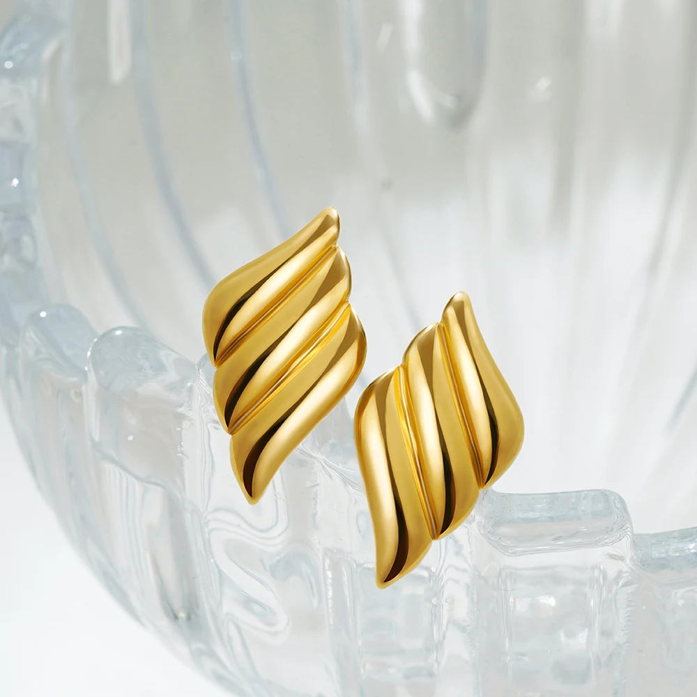 Exquisite Geometric Wing Shape Chunky Stud Earrings Premium Gold Plated Stainless Steel Statement Earring Stylish Bijoux Aretes