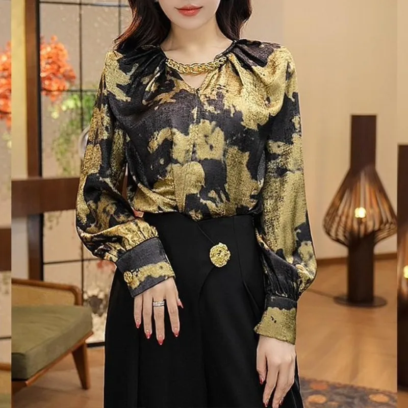 Women's V-neck 2023 Autumn New Fashion Contrast Color Long Sleeve Ruched Bright Line Decoration Chains Loose Pullover Shirt Tops hot selling 2023 autumn winter dress fashionable and fresh long sleeve ruched decoration cold shoulder shirred puff sleeve dress