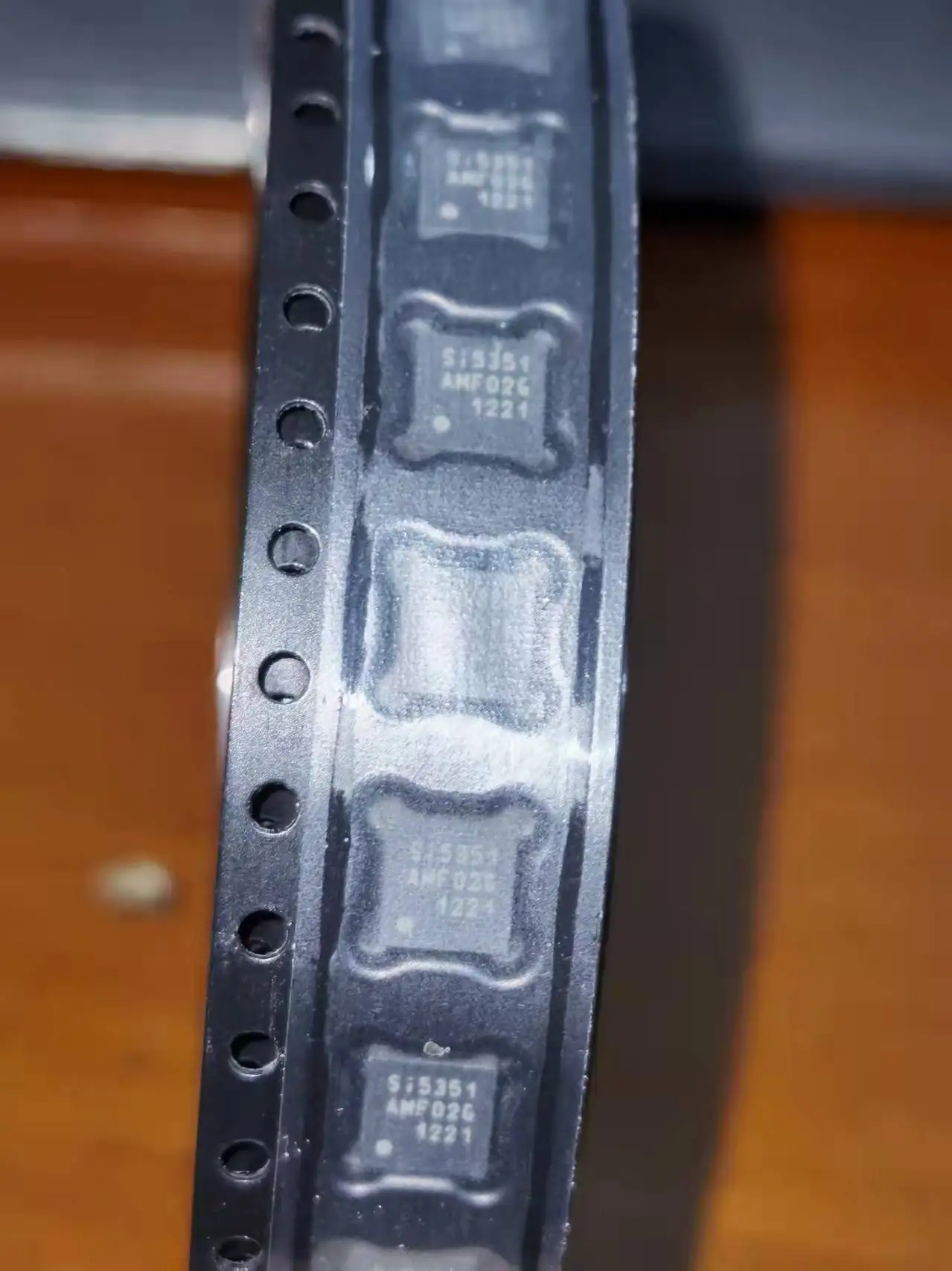 

SI5351B-B02073-GM SI5351B SI5351B-B-GM qfn20 5 шт.