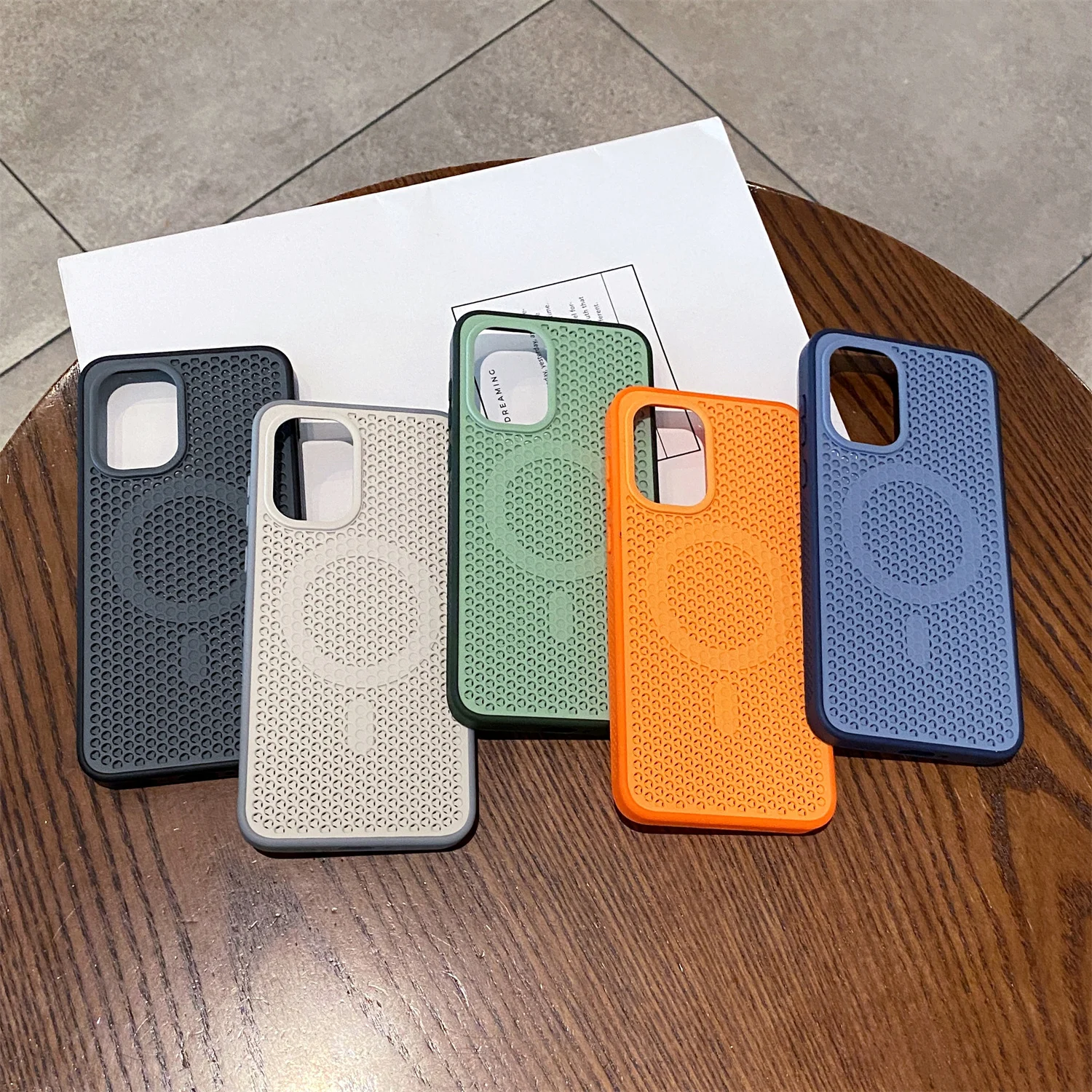 Ultra-Cooling Magnetic Mesh Case with Wireless Charging Compatibility