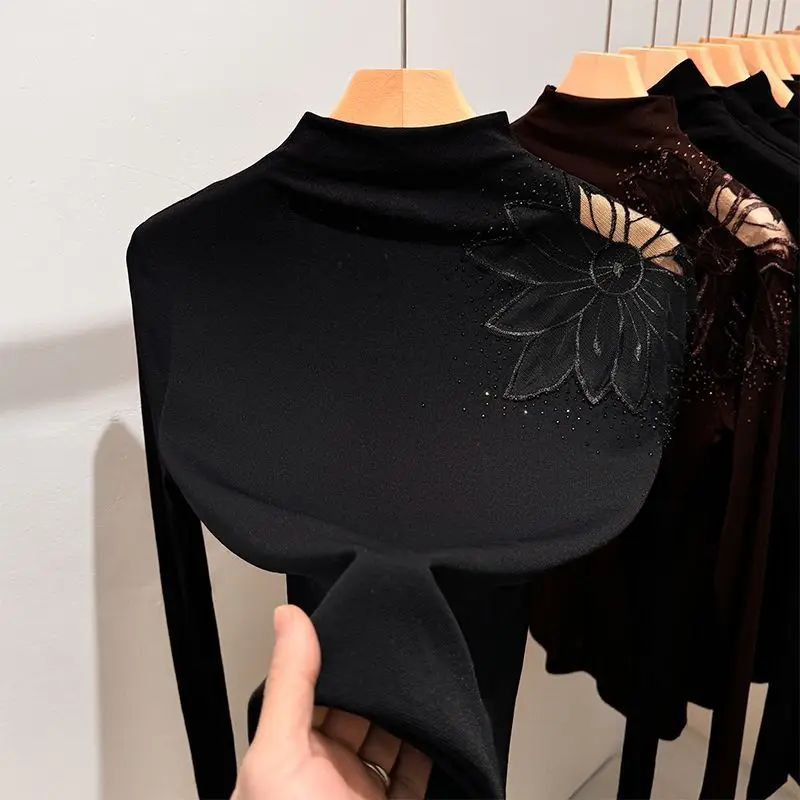 Kaffeefarbenes, halbhohes Hals-Bottom-Shirt für Damen, Frühjahr 2025, neues, schlankes und modisches Mesh-Top-Langarm-T-Shirt – Detail 7