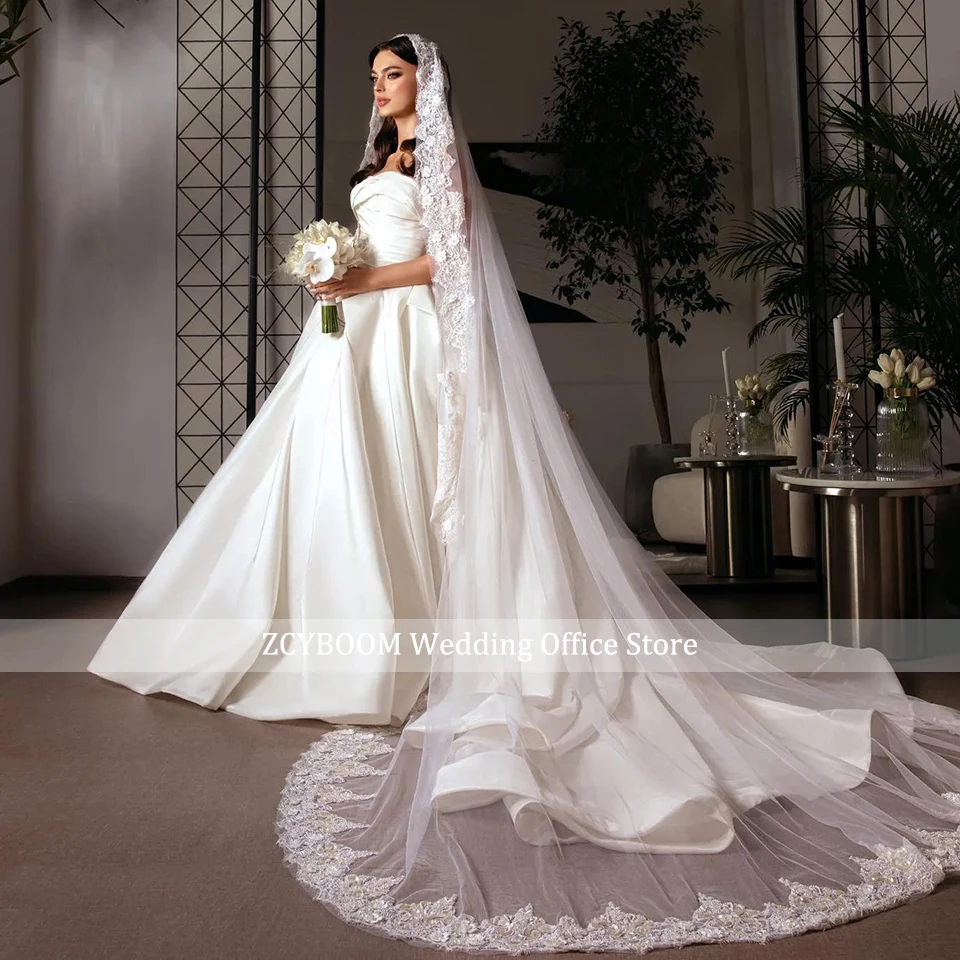 Luxuriöses weißes/elfenbeinfarbenes trägerloses Satin-Ballkleid Hochzeitskleid 2026 Dubai Ärmelloses Brautkleid mit Schleppe für Damen Vestido De Novia – Detail 4