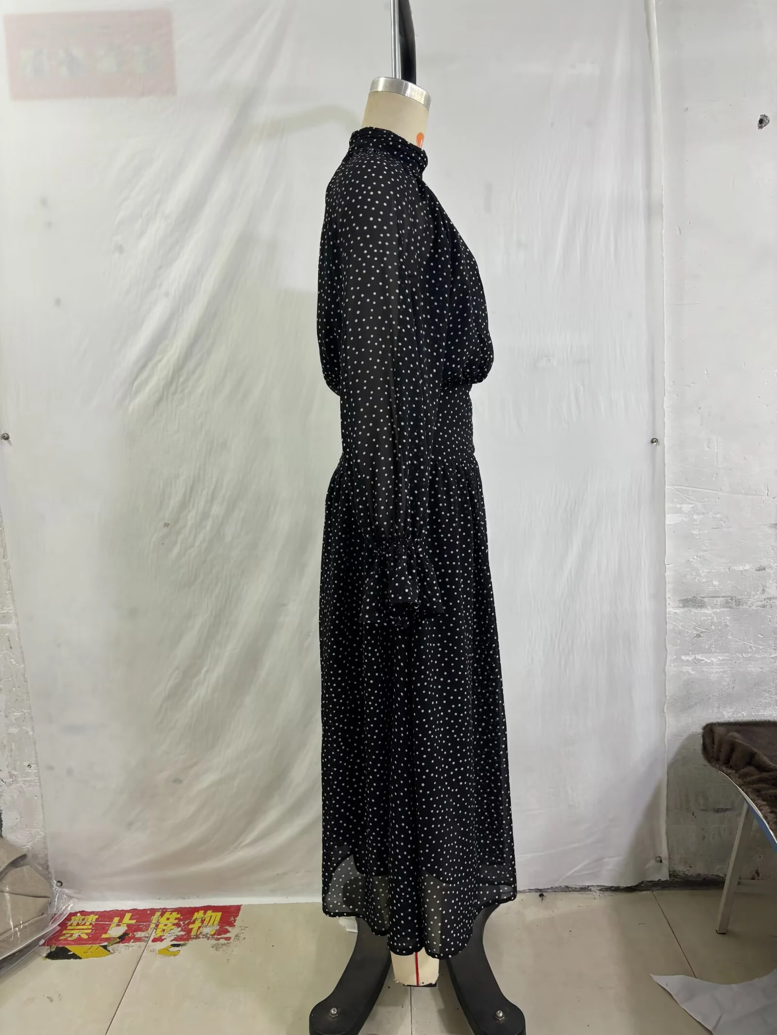 Spring and summer new women's minimalist polka dot printed high neck long sleeved pleated decorative dress
